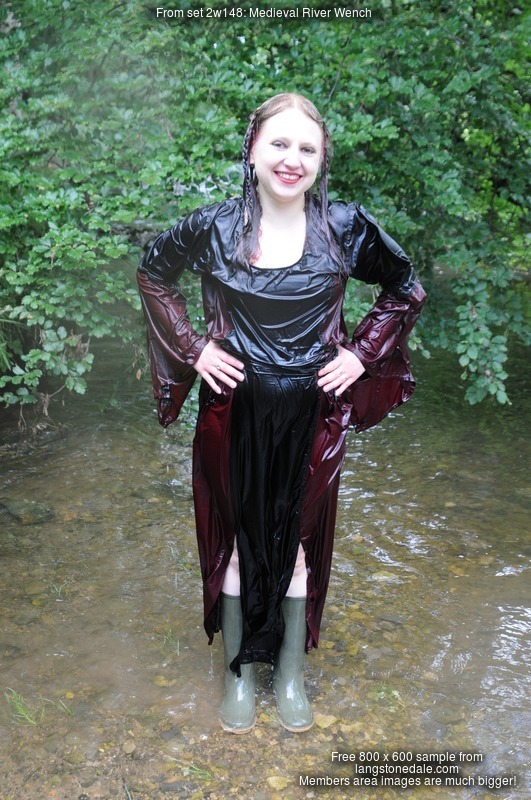 Medieval River Wench - Felicity takes a dip in her favourite uniform dress
